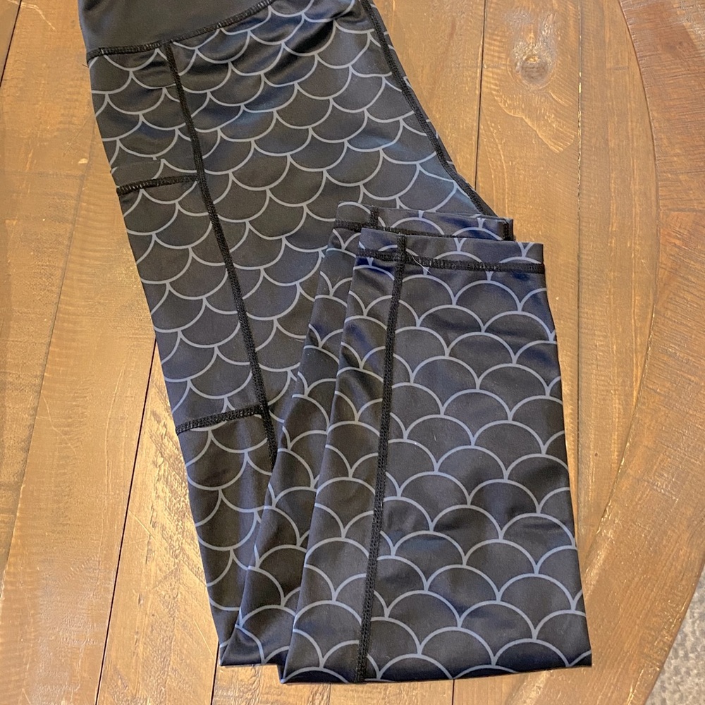 Constantly Varied Gear Dragon Scales Capri M